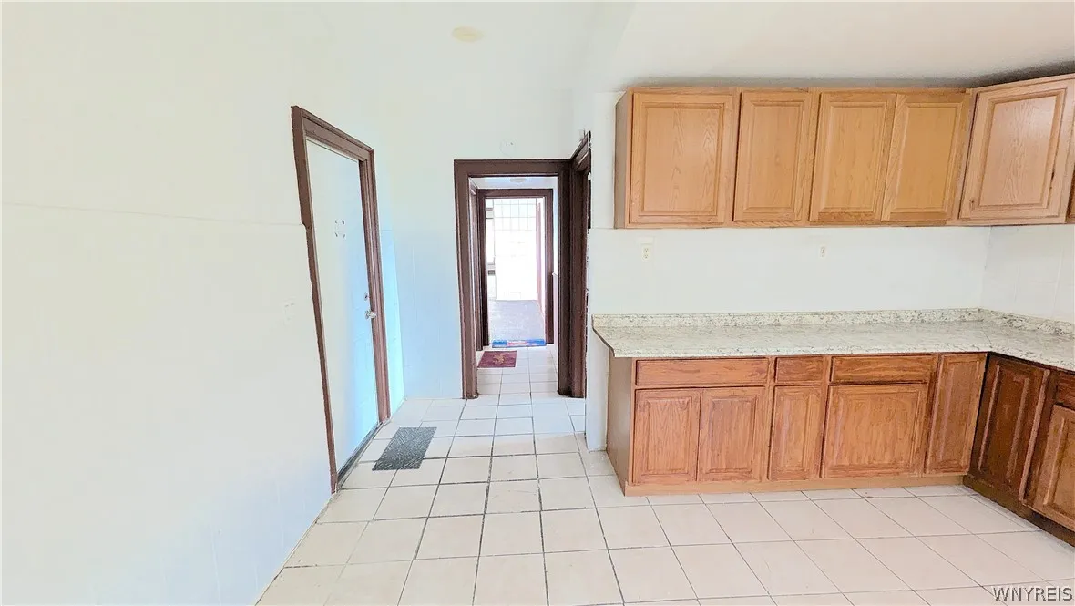 26 Madison Street Lower, Buffalo, New York 14210, Buffalo, New York 14210, 3 Bedrooms Bedrooms, 6 Rooms Rooms,1 BathroomBathrooms,Residential Lease,For Rent,26 Madison Street Lower, Buffalo, New York 14210,0,B1675356