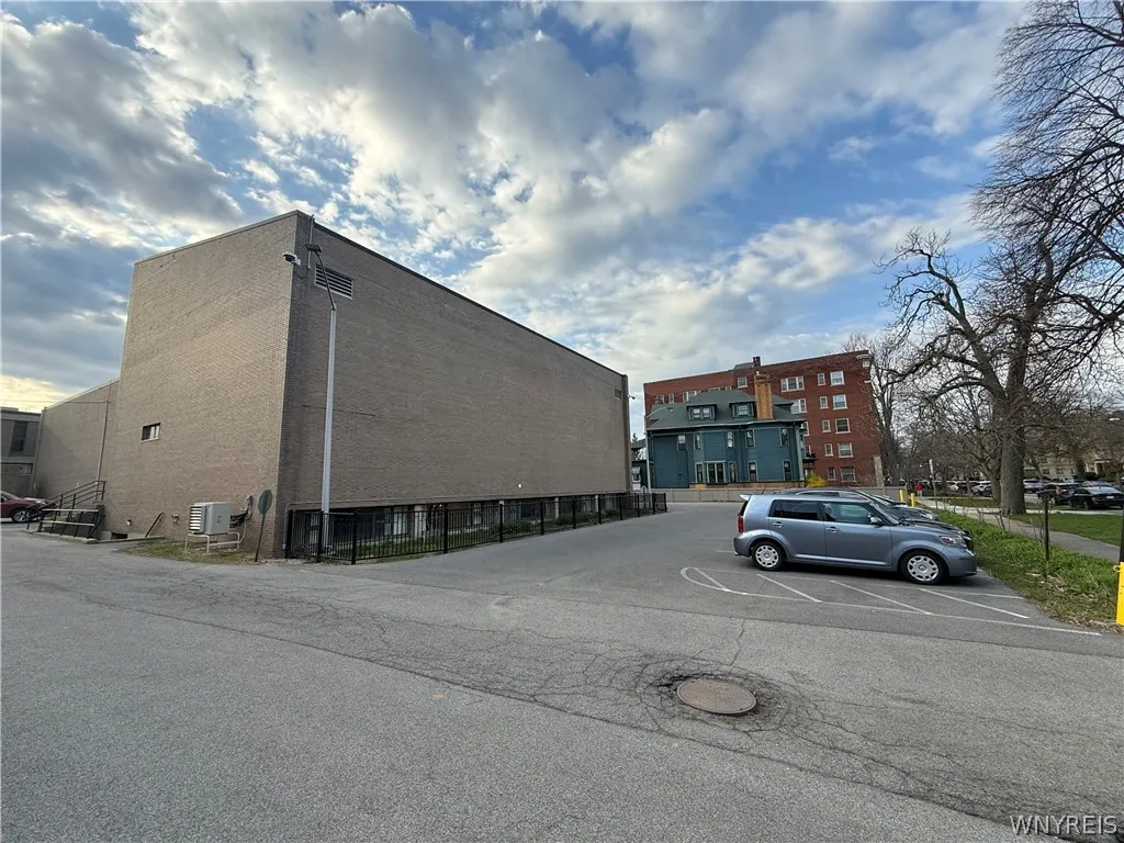 130 Linwood Avenue, Buffalo, New York 14209, Buffalo, New York 14209, 2 Bedrooms Bedrooms, 5 Rooms Rooms,1 BathroomBathrooms,Residential Lease,For Rent,130 Linwood Avenue, Buffalo, New York 14209,0,B1675355