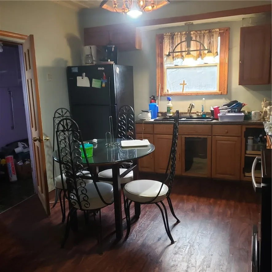 87 Flint Street, Rochester, New York 14608, Rochester, New York 14608, 4 Bedrooms Bedrooms, 7 Rooms Rooms,2 BathroomsBathrooms,Residential,For Sale,87 Flint Street, Rochester, New York 14608,0,R1675119
