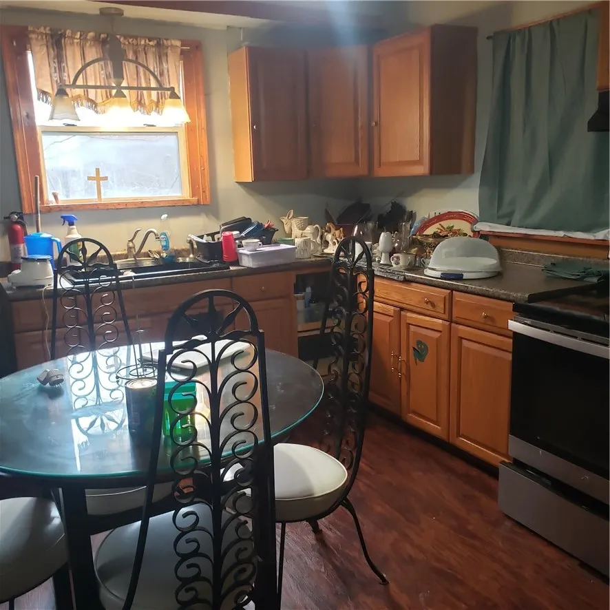 87 Flint Street, Rochester, New York 14608, Rochester, New York 14608, 4 Bedrooms Bedrooms, 7 Rooms Rooms,2 BathroomsBathrooms,Residential,For Sale,87 Flint Street, Rochester, New York 14608,0,R1675119