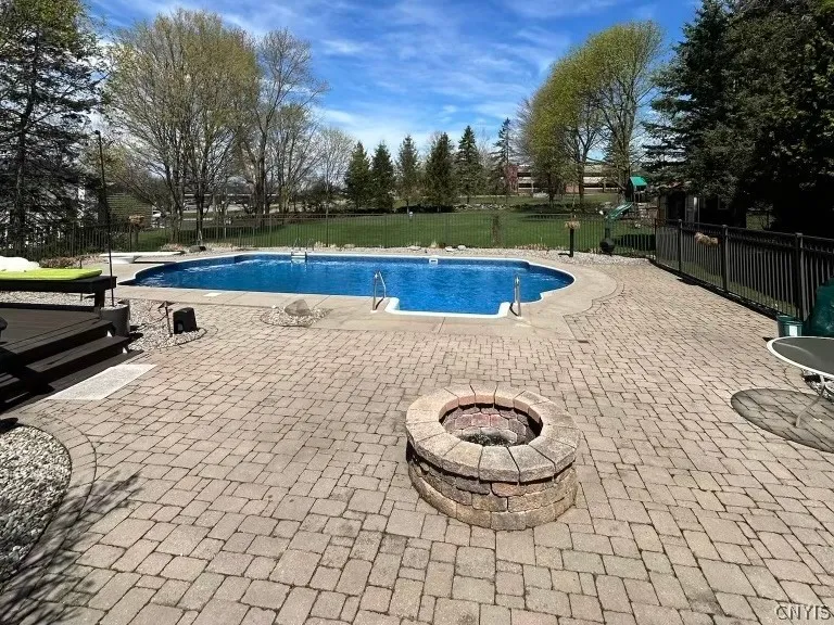 4901 Edgeworth Drive, Manlius, New York 13104, Manlius, New York 13104, 4 Bedrooms Bedrooms, 8 Rooms Rooms,3 BathroomsBathrooms,Residential,For Sale,4901 Edgeworth Drive, Manlius, New York 13104,0,S1675398