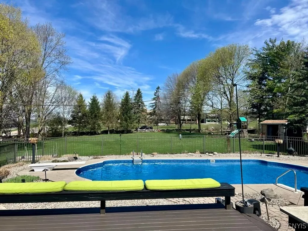 4901 Edgeworth Drive, Manlius, New York 13104, Manlius, New York 13104, 4 Bedrooms Bedrooms, 8 Rooms Rooms,3 BathroomsBathrooms,Residential,For Sale,4901 Edgeworth Drive, Manlius, New York 13104,0,S1675398