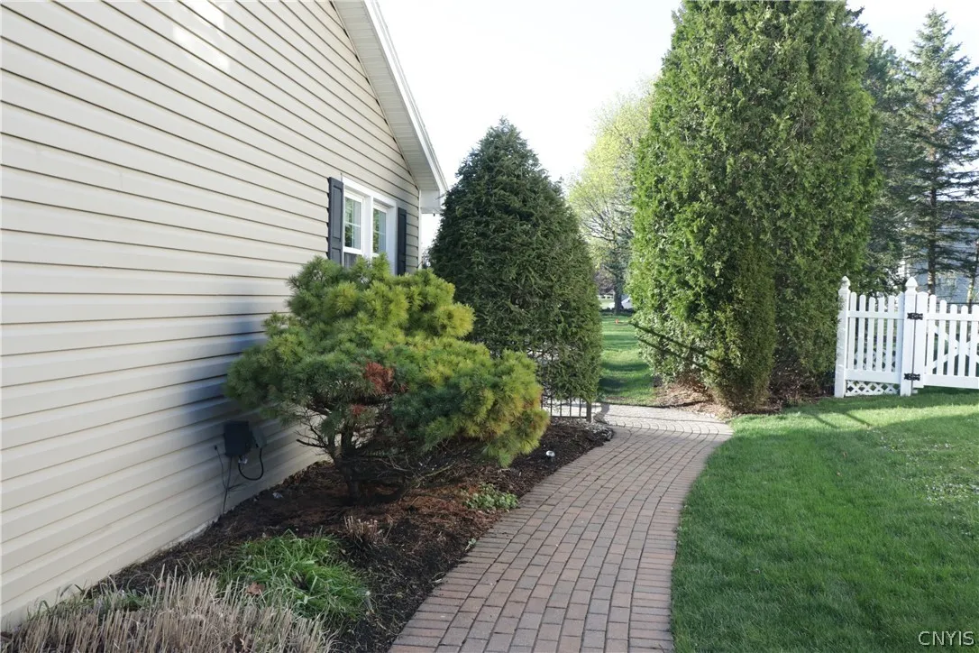 4901 Edgeworth Drive, Manlius, New York 13104, Manlius, New York 13104, 4 Bedrooms Bedrooms, 8 Rooms Rooms,3 BathroomsBathrooms,Residential,For Sale,4901 Edgeworth Drive, Manlius, New York 13104,0,S1675398