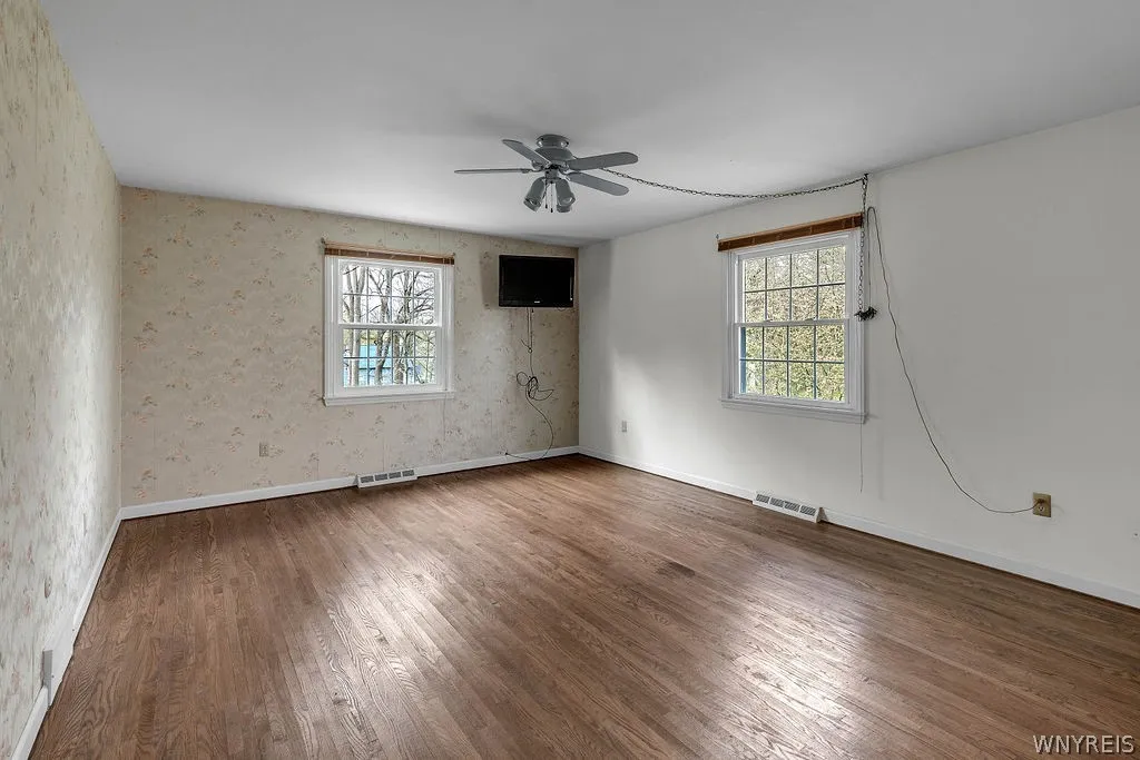 Main house - Bedroom 2