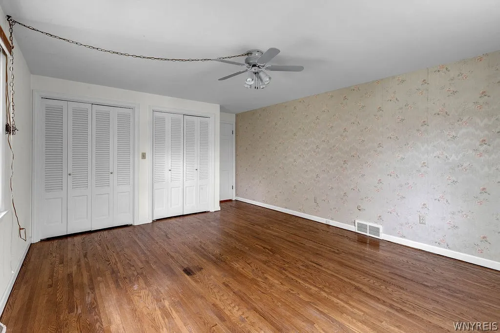Main house - Bedroom 2