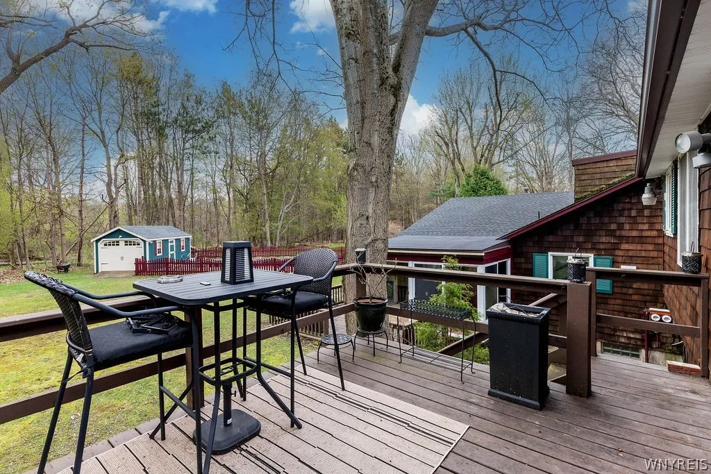 Apartment Deck/Balcony