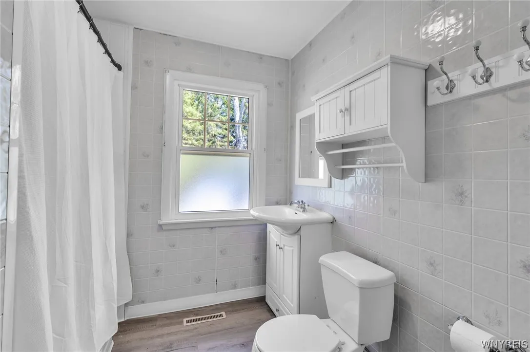 491 Pleasant Ave, Hamburg, New York 14075, Hamburg, New York 14075, 3 Bedrooms Bedrooms, 5 Rooms Rooms,1 BathroomBathrooms,Residential,For Sale,491 Pleasant Ave, Hamburg, New York 14075,0,B1674078