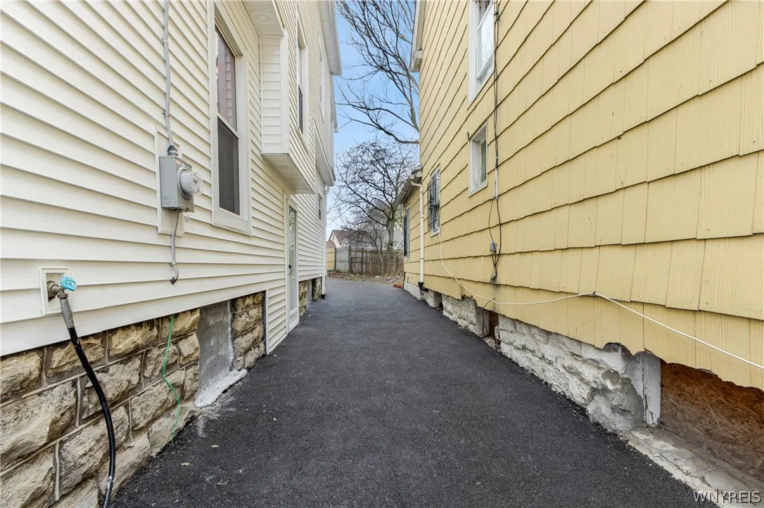 152 Military Road, Buffalo, New York 14207, Buffalo, New York 14207, 4 Bedrooms Bedrooms, 4 Rooms Rooms,1 BathroomBathrooms,Residential,For Sale,152 Military Road, Buffalo, New York 14207,0,B1674805