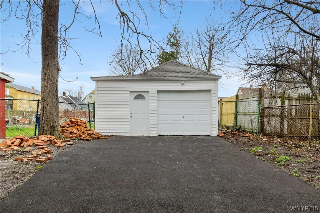 152 Military Road, Buffalo, New York 14207, Buffalo, New York 14207, 4 Bedrooms Bedrooms, 4 Rooms Rooms,1 BathroomBathrooms,Residential,For Sale,152 Military Road, Buffalo, New York 14207,0,B1674805