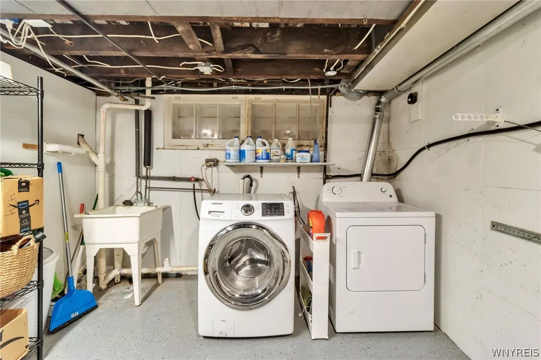 87 Lynncrest, Cheektowaga, New York 14225, Cheektowaga, New York 14225, 4 Bedrooms Bedrooms, 9 Rooms Rooms,2 BathroomsBathrooms,Residential,For Sale,87 Lynncrest, Cheektowaga, New York 14225,0,B1675046
