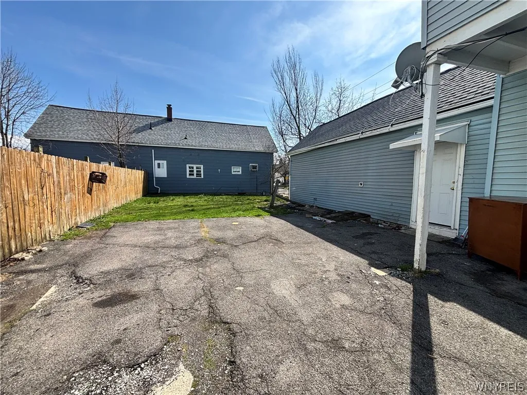347 Ludington St, Buffalo, New York 14206, Buffalo, New York 14206, 5 Bedrooms Bedrooms, ,2 BathroomsBathrooms,Residential,For Sale,347 Ludington St, Buffalo, New York 14206,0,B1675665