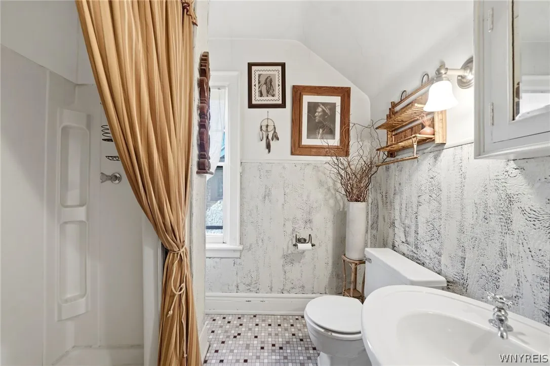 82 Bidwell Parkway, Buffalo, New York 14222, Buffalo, New York 14222, 5 Bedrooms Bedrooms, 17 Rooms Rooms,3 BathroomsBathrooms,Residential,For Sale,82 Bidwell Parkway, Buffalo, New York 14222,0,B1675578