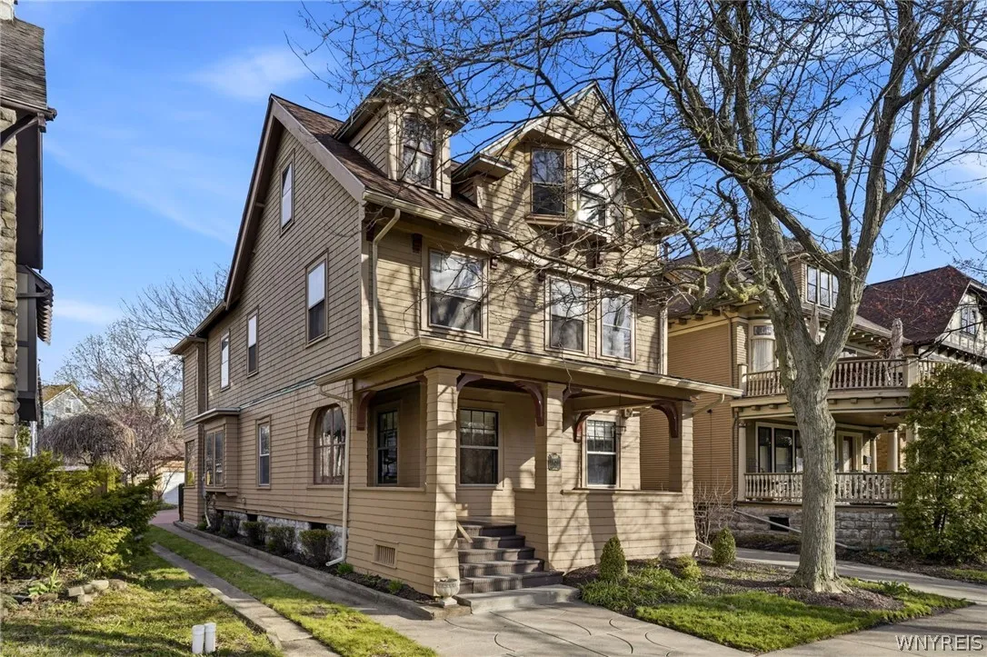 82 Bidwell Parkway, Buffalo, New York 14222, Buffalo, New York 14222, 5 Bedrooms Bedrooms, 17 Rooms Rooms,3 BathroomsBathrooms,Residential,For Sale,82 Bidwell Parkway, Buffalo, New York 14222,0,B1675578