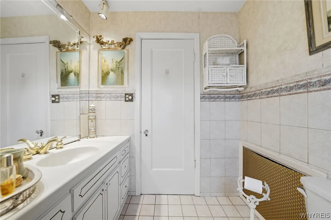 82 Bidwell Parkway, Buffalo, New York 14222, Buffalo, New York 14222, 5 Bedrooms Bedrooms, 17 Rooms Rooms,3 BathroomsBathrooms,Residential,For Sale,82 Bidwell Parkway, Buffalo, New York 14222,0,B1675578