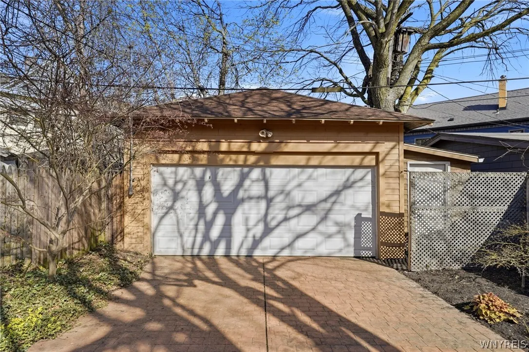 82 Bidwell Parkway, Buffalo, New York 14222, Buffalo, New York 14222, 5 Bedrooms Bedrooms, 17 Rooms Rooms,3 BathroomsBathrooms,Residential,For Sale,82 Bidwell Parkway, Buffalo, New York 14222,0,B1675578