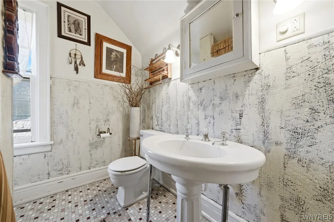 82 Bidwell Parkway, Buffalo, New York 14222, Buffalo, New York 14222, 5 Bedrooms Bedrooms, 17 Rooms Rooms,3 BathroomsBathrooms,Residential,For Sale,82 Bidwell Parkway, Buffalo, New York 14222,0,B1675578