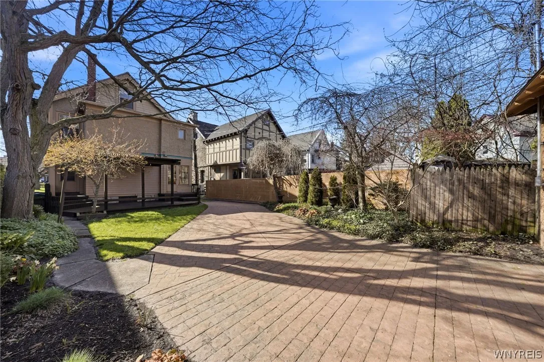 82 Bidwell Parkway, Buffalo, New York 14222, Buffalo, New York 14222, 5 Bedrooms Bedrooms, 17 Rooms Rooms,3 BathroomsBathrooms,Residential,For Sale,82 Bidwell Parkway, Buffalo, New York 14222,0,B1675578