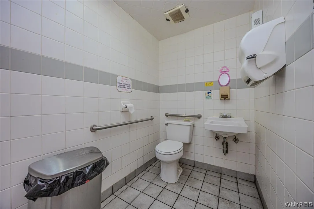294 West Ferry, Buffalo, New York 14213, Buffalo, New York 14213, ,Commercial Lease,For Rent,294 West Ferry, Buffalo, New York 14213,0,B1675743