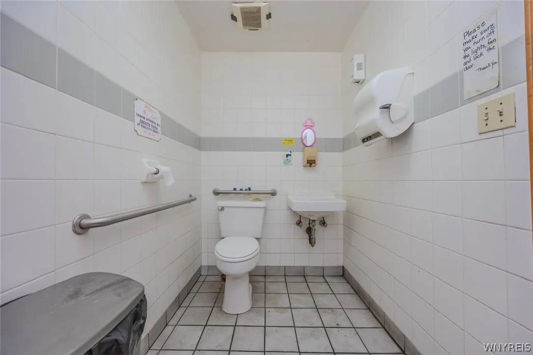 294 West Ferry, Buffalo, New York 14213, Buffalo, New York 14213, ,Commercial Lease,For Rent,294 West Ferry, Buffalo, New York 14213,0,B1675743