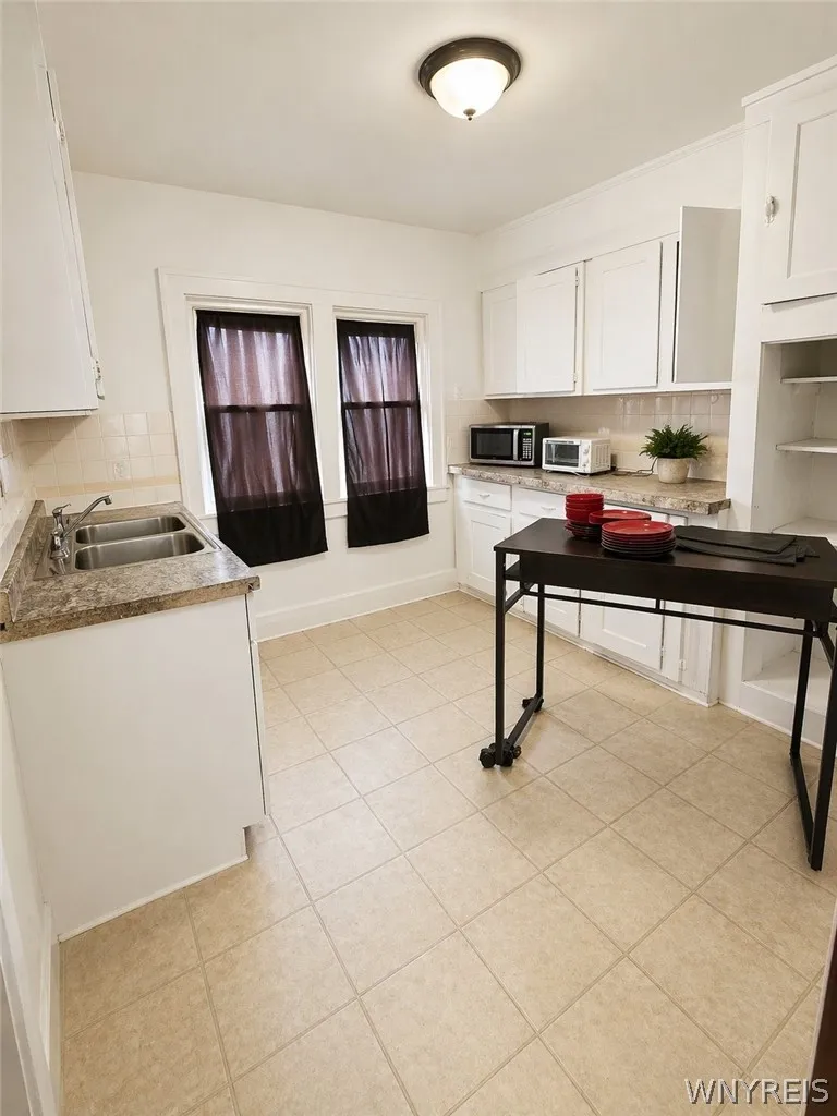 158 Merrimac Street, Buffalo, New York 14214, Buffalo, New York 14214, 4 Bedrooms Bedrooms, 8 Rooms Rooms,2 BathroomsBathrooms,Residential,For Sale,158 Merrimac Street, Buffalo, New York 14214,0,B1675695