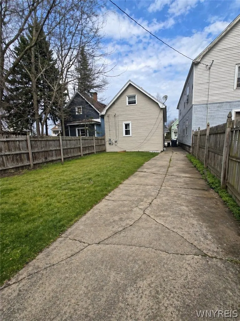 158 Merrimac Street, Buffalo, New York 14214, Buffalo, New York 14214, 4 Bedrooms Bedrooms, 8 Rooms Rooms,2 BathroomsBathrooms,Residential,For Sale,158 Merrimac Street, Buffalo, New York 14214,0,B1675695