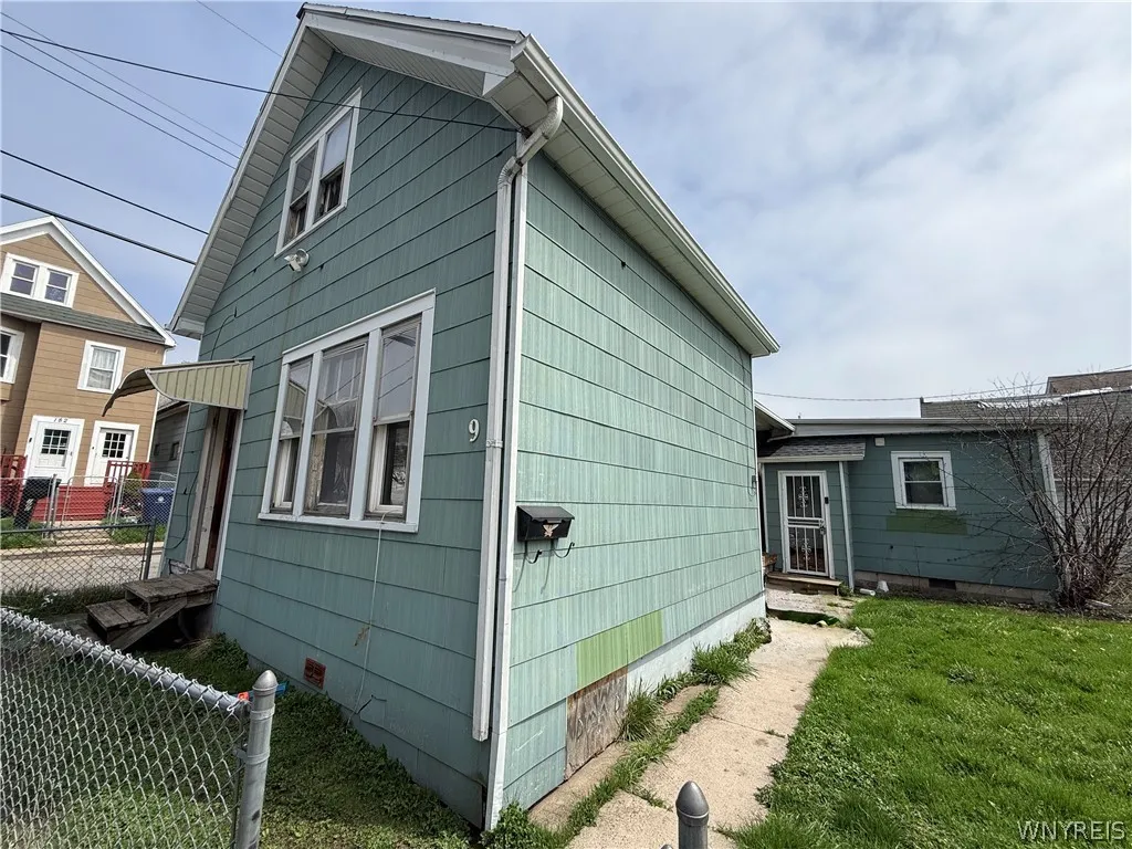 884 East Eagle Street N, Buffalo, New York 14210, Buffalo, New York 14210, 3 Bedrooms Bedrooms, 6 Rooms Rooms,1 BathroomBathrooms,Residential,For Sale,884 East Eagle Street N, Buffalo, New York 14210,0,B1674181