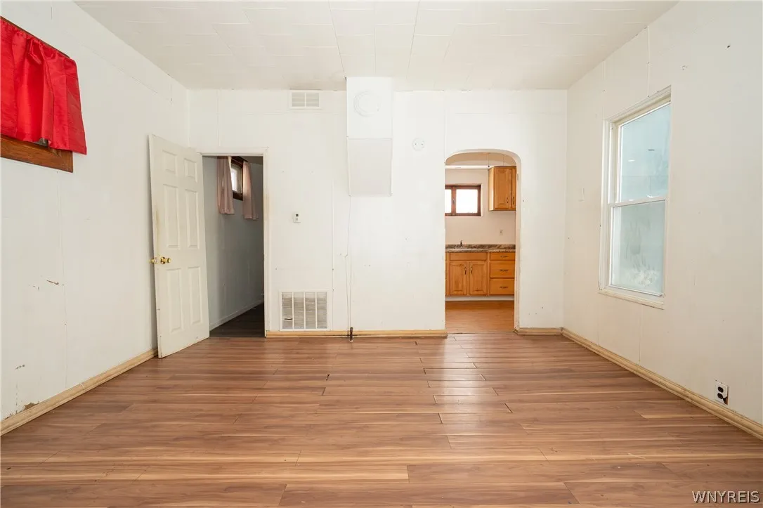 884 East Eagle Street N, Buffalo, New York 14210, Buffalo, New York 14210, 3 Bedrooms Bedrooms, 6 Rooms Rooms,1 BathroomBathrooms,Residential,For Sale,884 East Eagle Street N, Buffalo, New York 14210,0,B1674181