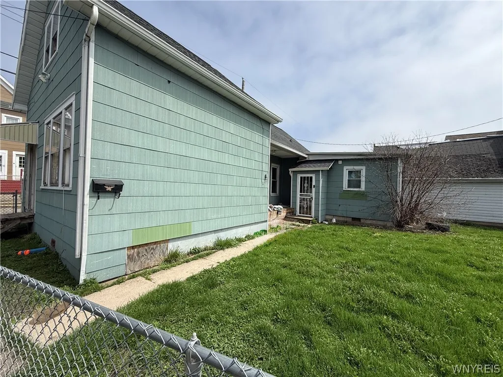 884 East Eagle Street N, Buffalo, New York 14210, Buffalo, New York 14210, 3 Bedrooms Bedrooms, 6 Rooms Rooms,1 BathroomBathrooms,Residential,For Sale,884 East Eagle Street N, Buffalo, New York 14210,0,B1674181