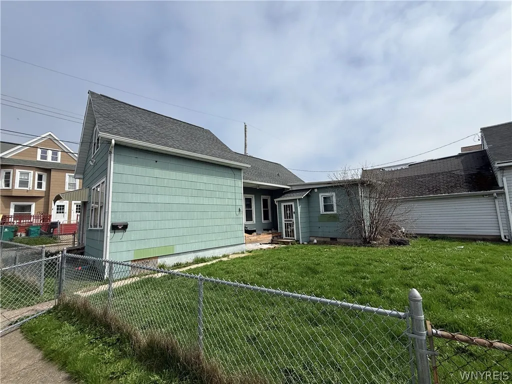 884 East Eagle Street N, Buffalo, New York 14210, Buffalo, New York 14210, 3 Bedrooms Bedrooms, 6 Rooms Rooms,1 BathroomBathrooms,Residential,For Sale,884 East Eagle Street N, Buffalo, New York 14210,0,B1674181