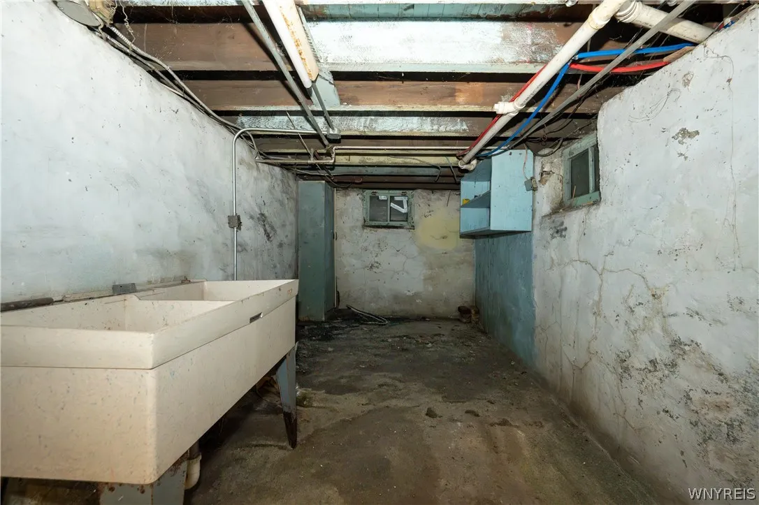 884 East Eagle Street N, Buffalo, New York 14210, Buffalo, New York 14210, 3 Bedrooms Bedrooms, 6 Rooms Rooms,1 BathroomBathrooms,Residential,For Sale,884 East Eagle Street N, Buffalo, New York 14210,0,B1674181