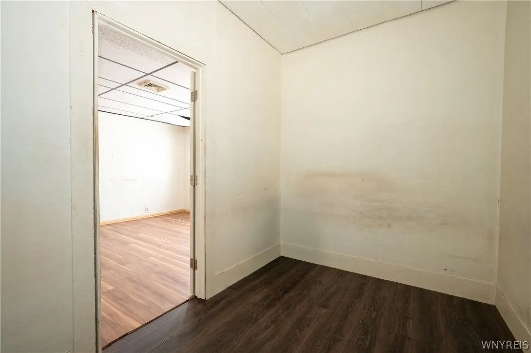 884 East Eagle Street N, Buffalo, New York 14210, Buffalo, New York 14210, 3 Bedrooms Bedrooms, 6 Rooms Rooms,1 BathroomBathrooms,Residential,For Sale,884 East Eagle Street N, Buffalo, New York 14210,0,B1674181