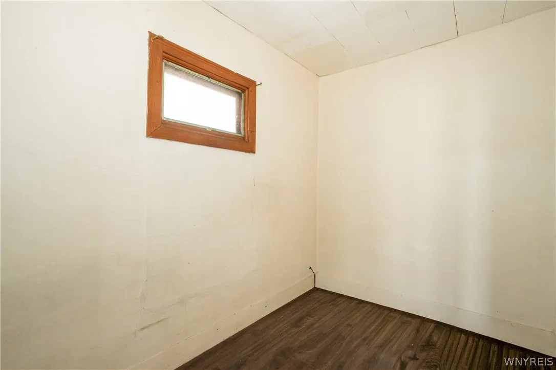 884 East Eagle Street N, Buffalo, New York 14210, Buffalo, New York 14210, 3 Bedrooms Bedrooms, 6 Rooms Rooms,1 BathroomBathrooms,Residential,For Sale,884 East Eagle Street N, Buffalo, New York 14210,0,B1674181