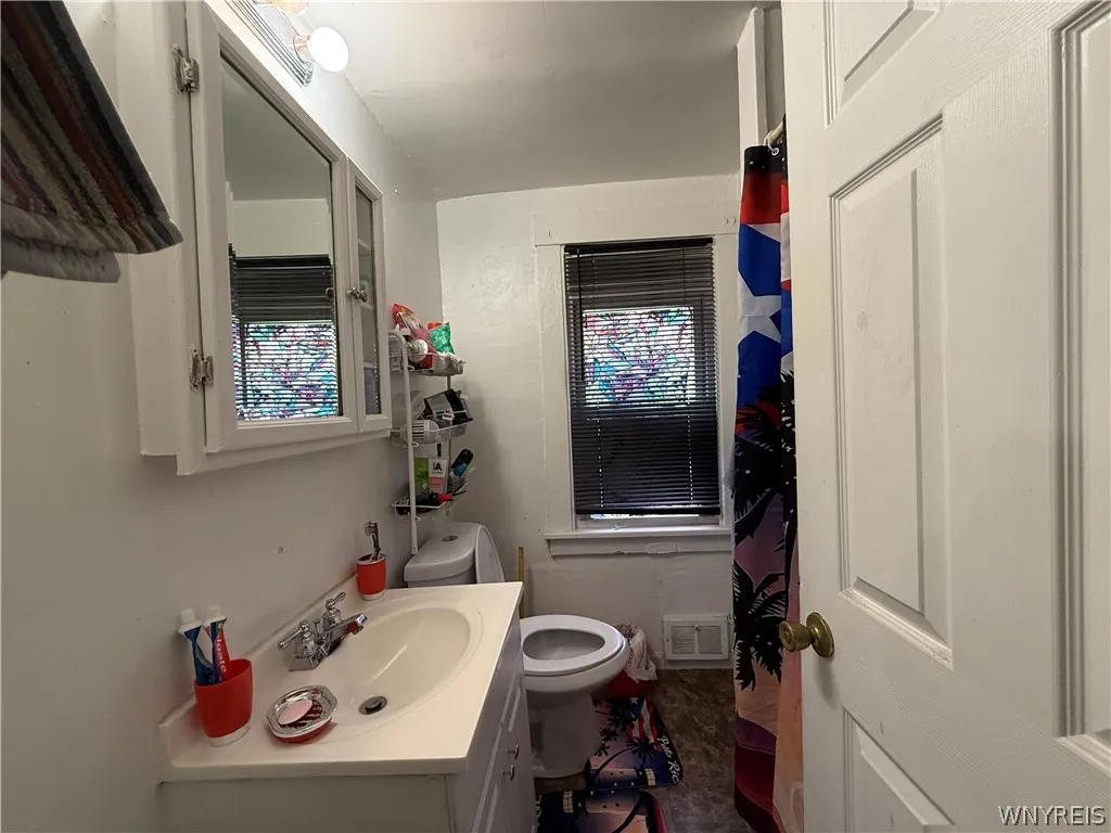 146 Evelyn Street, Buffalo, New York 14207, Buffalo, New York 14207, 3 Bedrooms Bedrooms, 6 Rooms Rooms,1 BathroomBathrooms,Residential,For Sale,146 Evelyn Street, Buffalo, New York 14207,0,B1652837