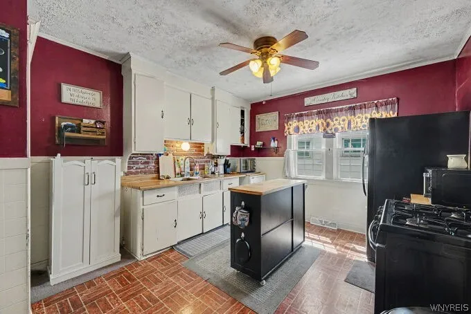 144 Jackson Avenue, Cheektowaga, New York 14212, Cheektowaga, New York 14212, 5 Bedrooms Bedrooms, 9 Rooms Rooms,2 BathroomsBathrooms,Residential,For Sale,144 Jackson Avenue, Cheektowaga, New York 14212,0,B1675140