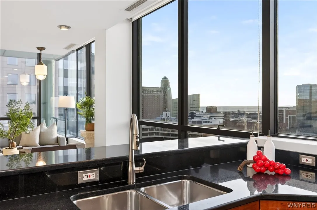 610 Main Street 1201, Buffalo, New York 14202, Buffalo, New York 14202, 2 Bedrooms Bedrooms, 6 Rooms Rooms,2 BathroomsBathrooms,Residential,For Sale,610 Main Street 1201, Buffalo, New York 14202,0,B1675083