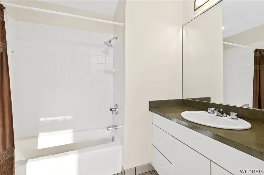 610 Main Street 1201, Buffalo, New York 14202, Buffalo, New York 14202, 2 Bedrooms Bedrooms, 6 Rooms Rooms,2 BathroomsBathrooms,Residential,For Sale,610 Main Street 1201, Buffalo, New York 14202,0,B1675083