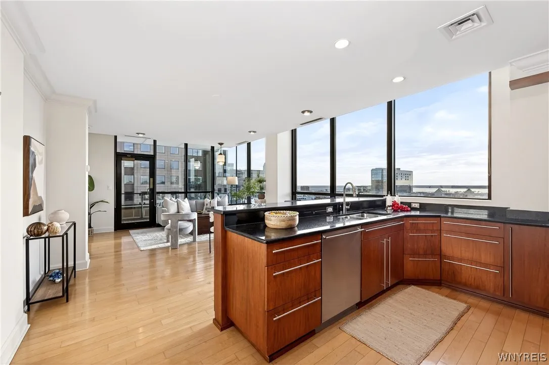 610 Main Street 1201, Buffalo, New York 14202, Buffalo, New York 14202, 2 Bedrooms Bedrooms, 6 Rooms Rooms,2 BathroomsBathrooms,Residential,For Sale,610 Main Street 1201, Buffalo, New York 14202,0,B1675083