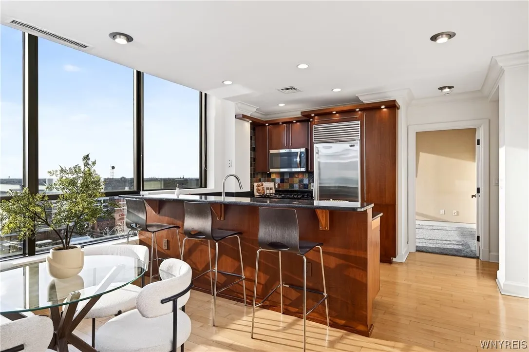 610 Main Street 1201, Buffalo, New York 14202, Buffalo, New York 14202, 2 Bedrooms Bedrooms, 6 Rooms Rooms,2 BathroomsBathrooms,Residential,For Sale,610 Main Street 1201, Buffalo, New York 14202,0,B1675083