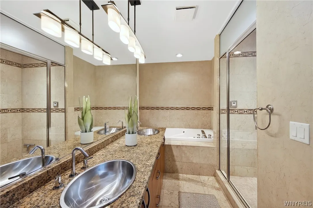 610 Main Street 1201, Buffalo, New York 14202, Buffalo, New York 14202, 2 Bedrooms Bedrooms, 6 Rooms Rooms,2 BathroomsBathrooms,Residential,For Sale,610 Main Street 1201, Buffalo, New York 14202,0,B1675083