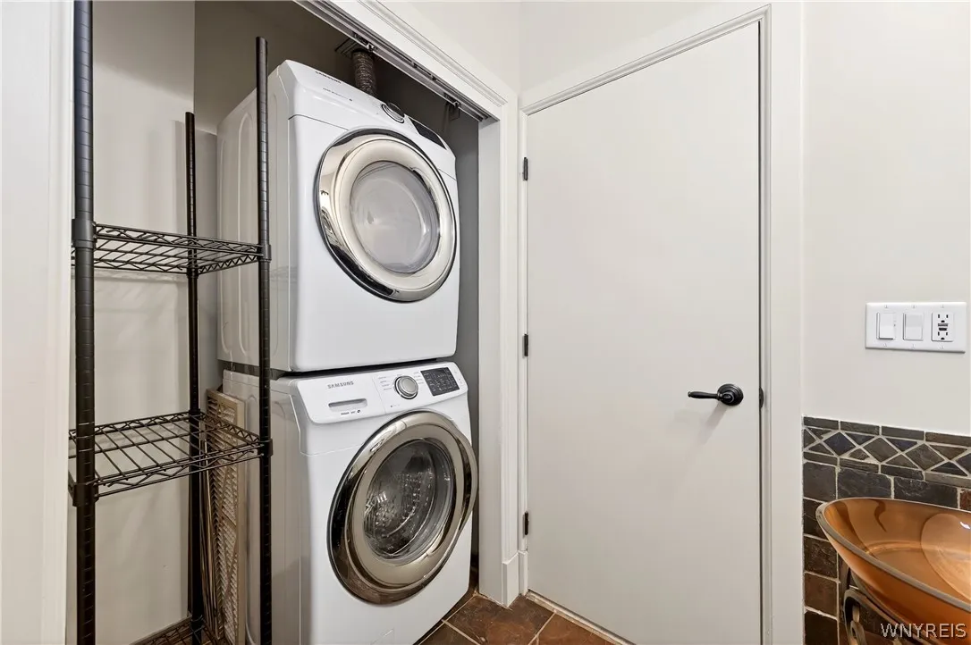 610 Main Street 1201, Buffalo, New York 14202, Buffalo, New York 14202, 2 Bedrooms Bedrooms, 6 Rooms Rooms,2 BathroomsBathrooms,Residential,For Sale,610 Main Street 1201, Buffalo, New York 14202,0,B1675083