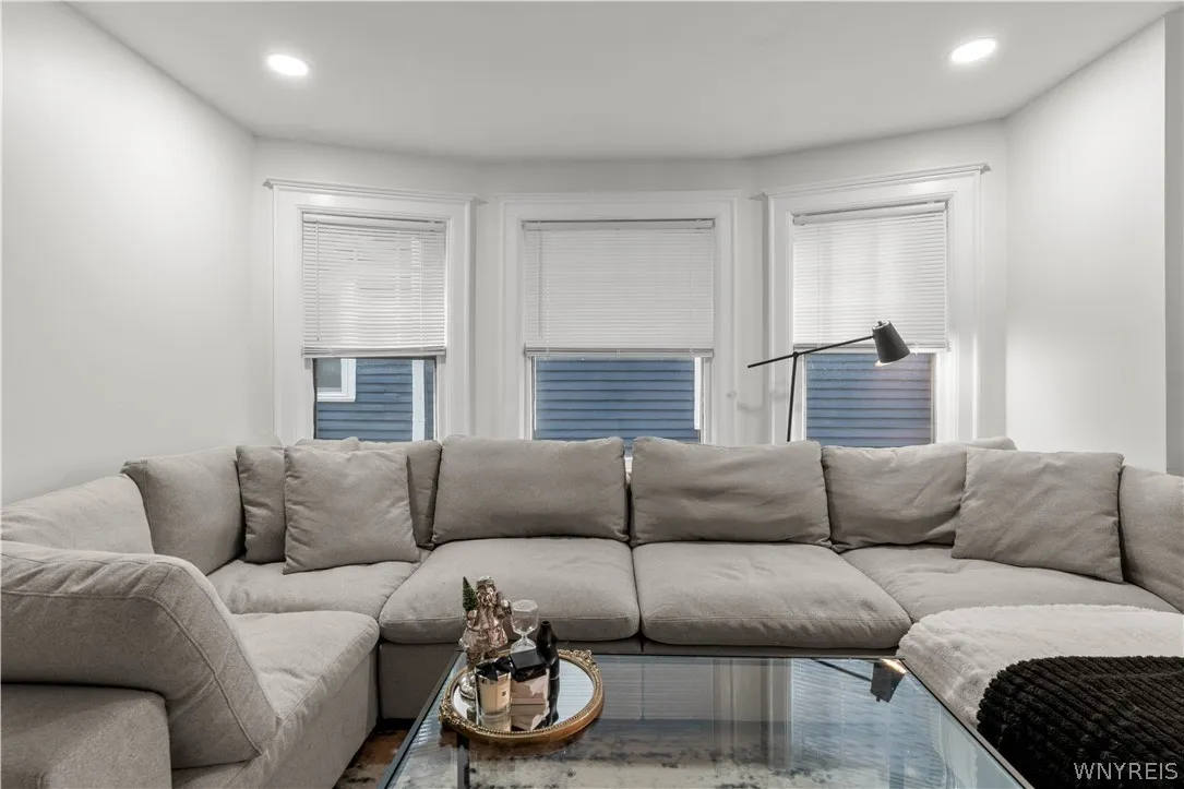 641 Forest, Buffalo, New York 14222, Buffalo, New York 14222, 2 Bedrooms Bedrooms, 5 Rooms Rooms,1 BathroomBathrooms,Residential Lease,For Rent,641 Forest, Buffalo, New York 14222,0,B1675841