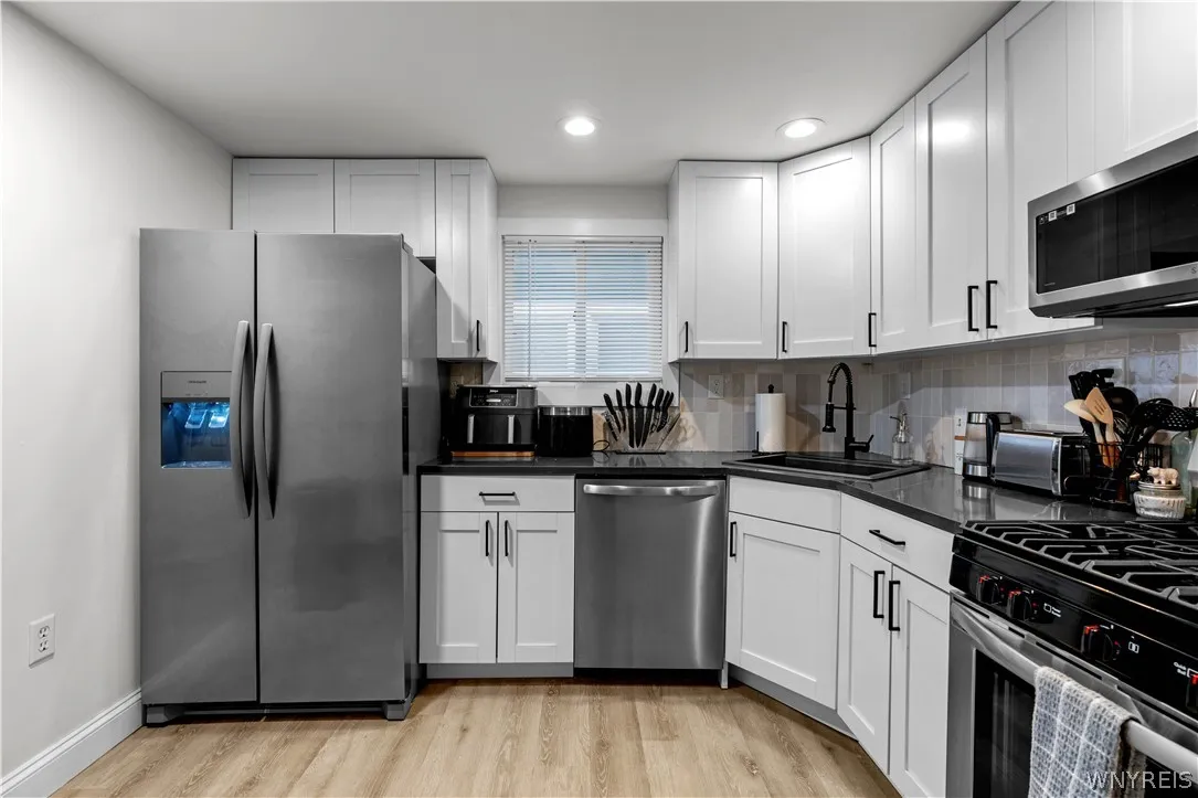641 Forest, Buffalo, New York 14222, Buffalo, New York 14222, 2 Bedrooms Bedrooms, 5 Rooms Rooms,1 BathroomBathrooms,Residential Lease,For Rent,641 Forest, Buffalo, New York 14222,0,B1675841