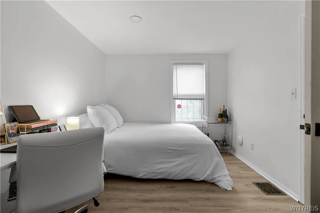 641 Forest, Buffalo, New York 14222, Buffalo, New York 14222, 2 Bedrooms Bedrooms, 5 Rooms Rooms,1 BathroomBathrooms,Residential Lease,For Rent,641 Forest, Buffalo, New York 14222,0,B1675841