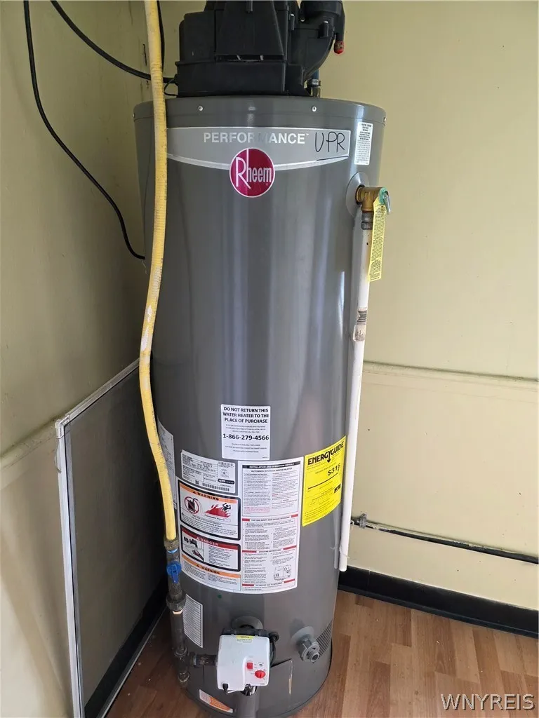 117 Farmer Street, Buffalo, New York 14207, Buffalo, New York 14207, 4 Bedrooms Bedrooms, ,2 BathroomsBathrooms,Residential,For Sale,117 Farmer Street, Buffalo, New York 14207,0,B1675394