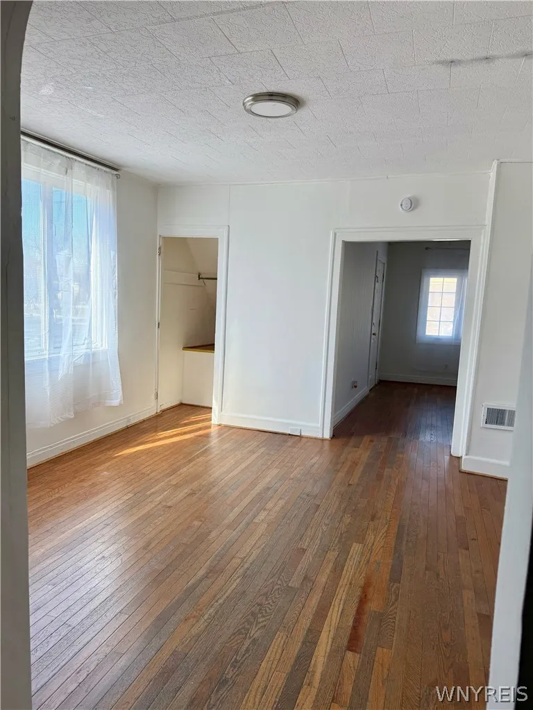 117 Farmer Street, Buffalo, New York 14207, Buffalo, New York 14207, 4 Bedrooms Bedrooms, ,2 BathroomsBathrooms,Residential,For Sale,117 Farmer Street, Buffalo, New York 14207,0,B1675394