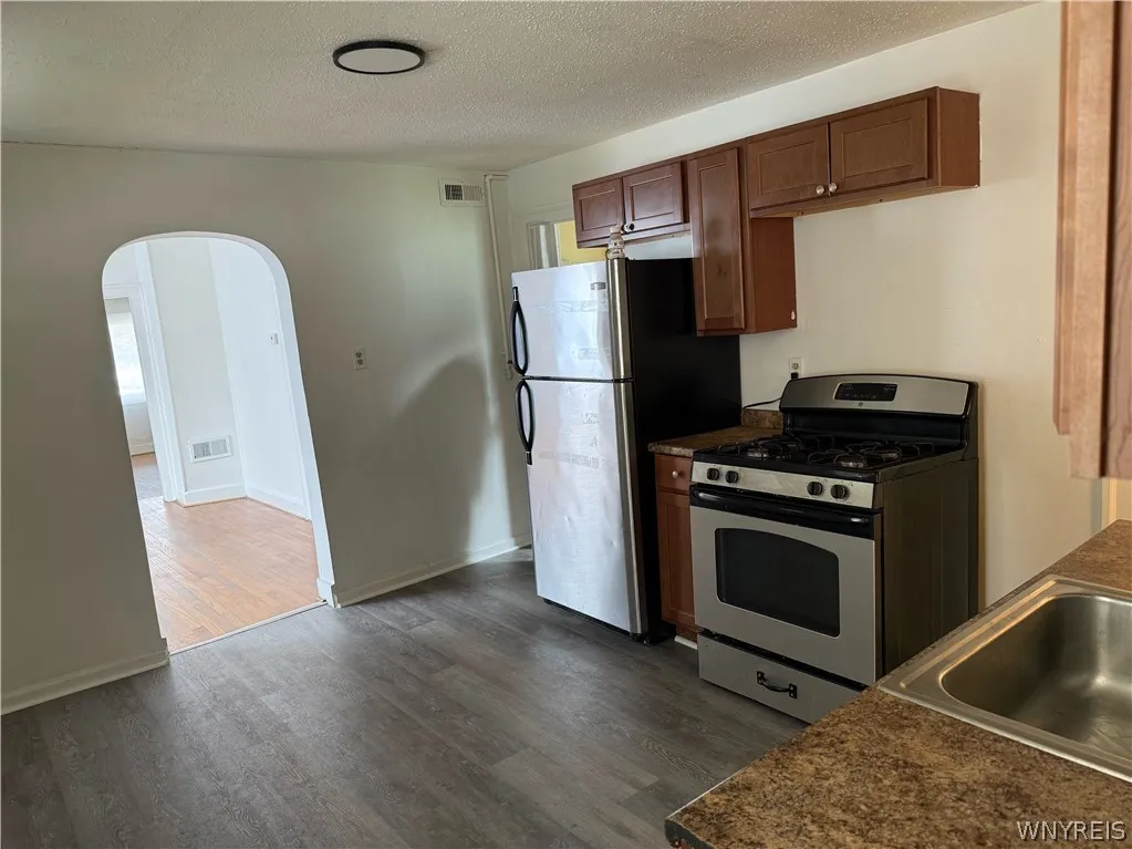 117 Farmer Street, Buffalo, New York 14207, Buffalo, New York 14207, 4 Bedrooms Bedrooms, ,2 BathroomsBathrooms,Residential,For Sale,117 Farmer Street, Buffalo, New York 14207,0,B1675394