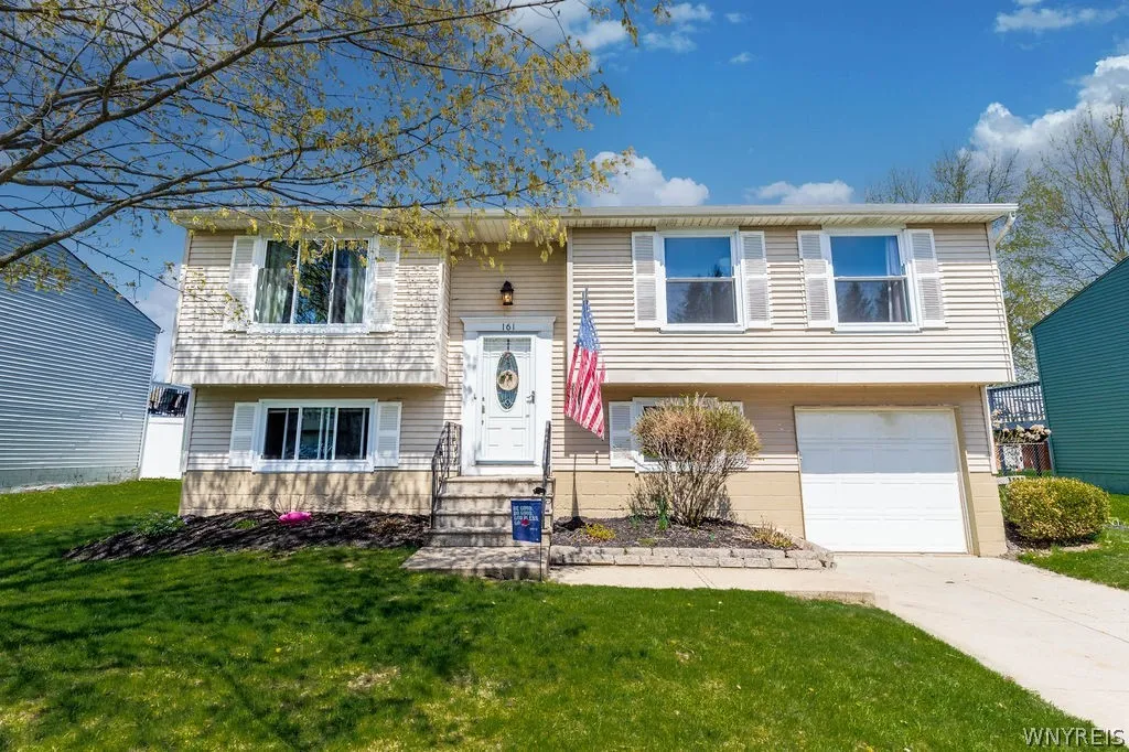 161 Oakhill Drive, Hamburg, New York 14075, Hamburg, New York 14075, 3 Bedrooms Bedrooms, 8 Rooms Rooms,2 BathroomsBathrooms,Residential,For Sale,161 Oakhill Drive, Hamburg, New York 14075,0,B1675819