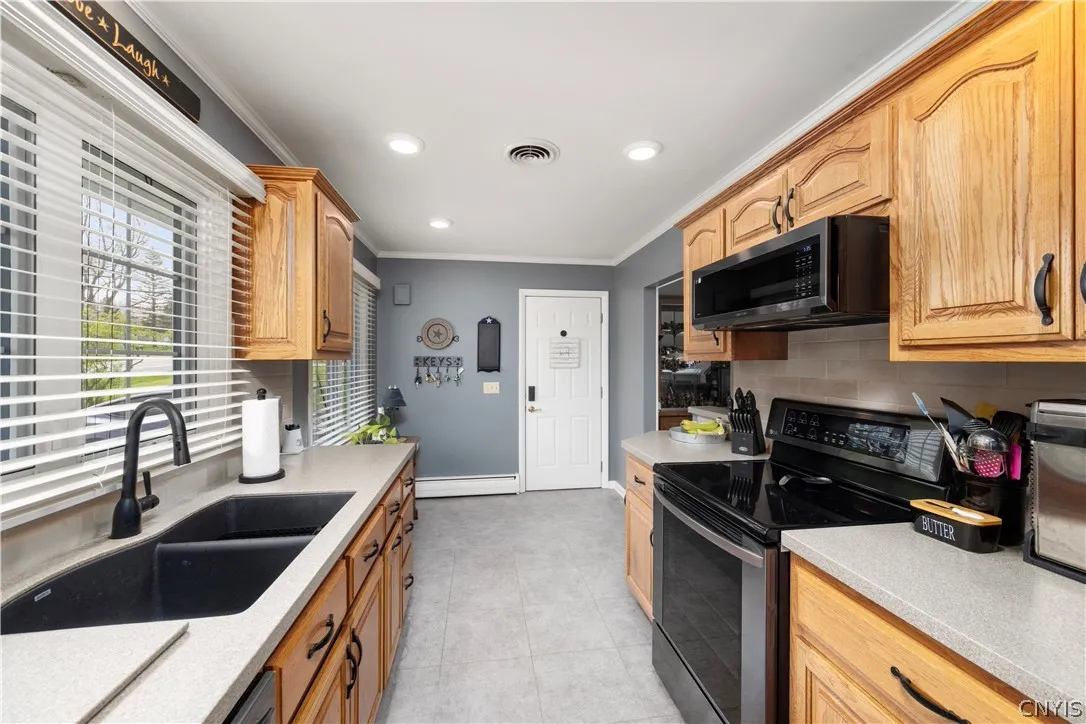 372 Genesee Street, Oneida, New York 13421, Oneida, New York 13421, 3 Bedrooms Bedrooms, 6 Rooms Rooms,2 BathroomsBathrooms,Residential,For Sale,372 Genesee Street, Oneida, New York 13421,0,S1674454