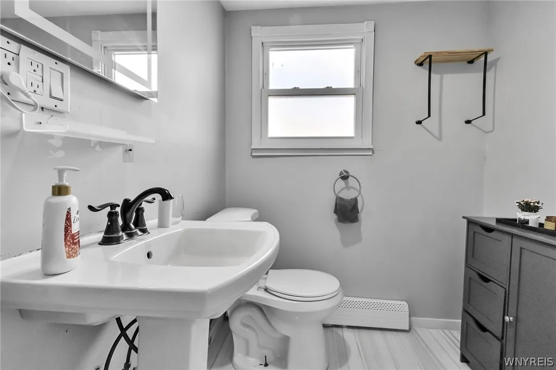 3869 Princeton Road, Hamburg, New York 14075, Hamburg, New York 14075, 3 Bedrooms Bedrooms, 4 Rooms Rooms,1 BathroomBathrooms,Residential,For Sale,3869 Princeton Road, Hamburg, New York 14075,0,B1676156
