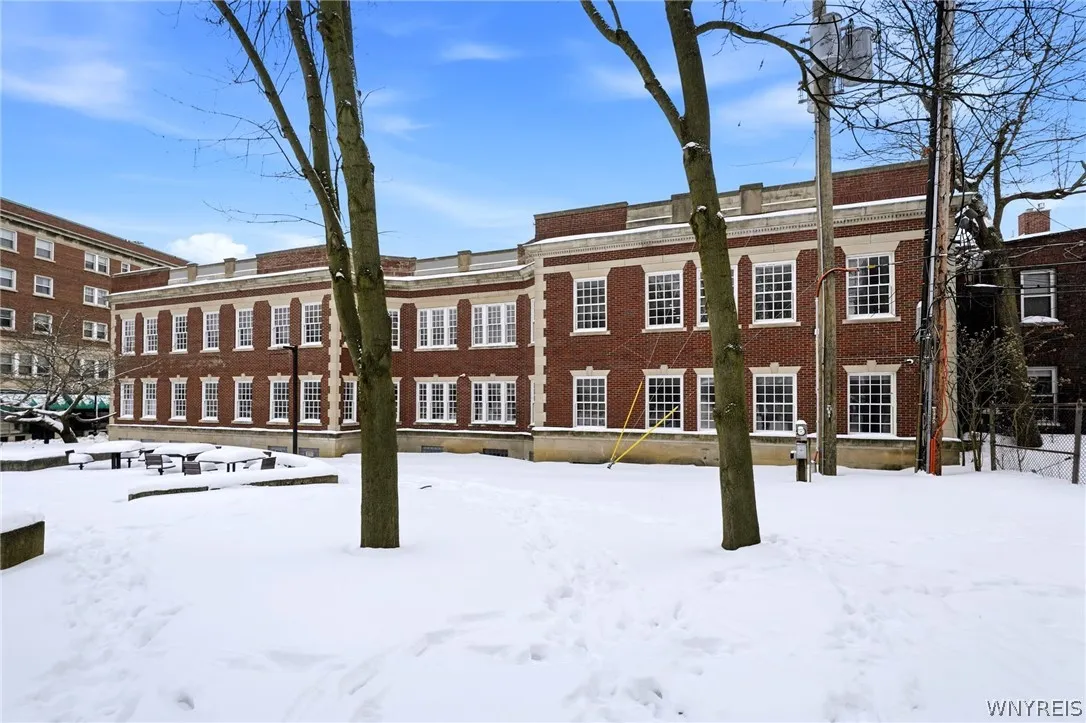 40 North Street 204, Buffalo, New York 14202, Buffalo, New York 14202, 1 Bedroom Bedrooms, 2 Rooms Rooms,1 BathroomBathrooms,Residential Lease,For Rent,40 North Street 204, Buffalo, New York 14202,0,B1676414